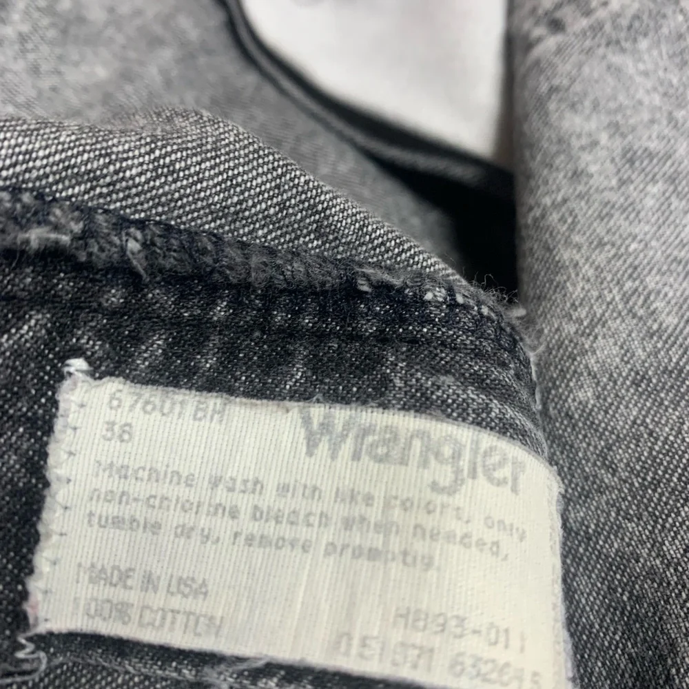 Vintage Wrangler Acid Wash Black Denim Shorts Size 38 USA​ - Picture 4 of 5